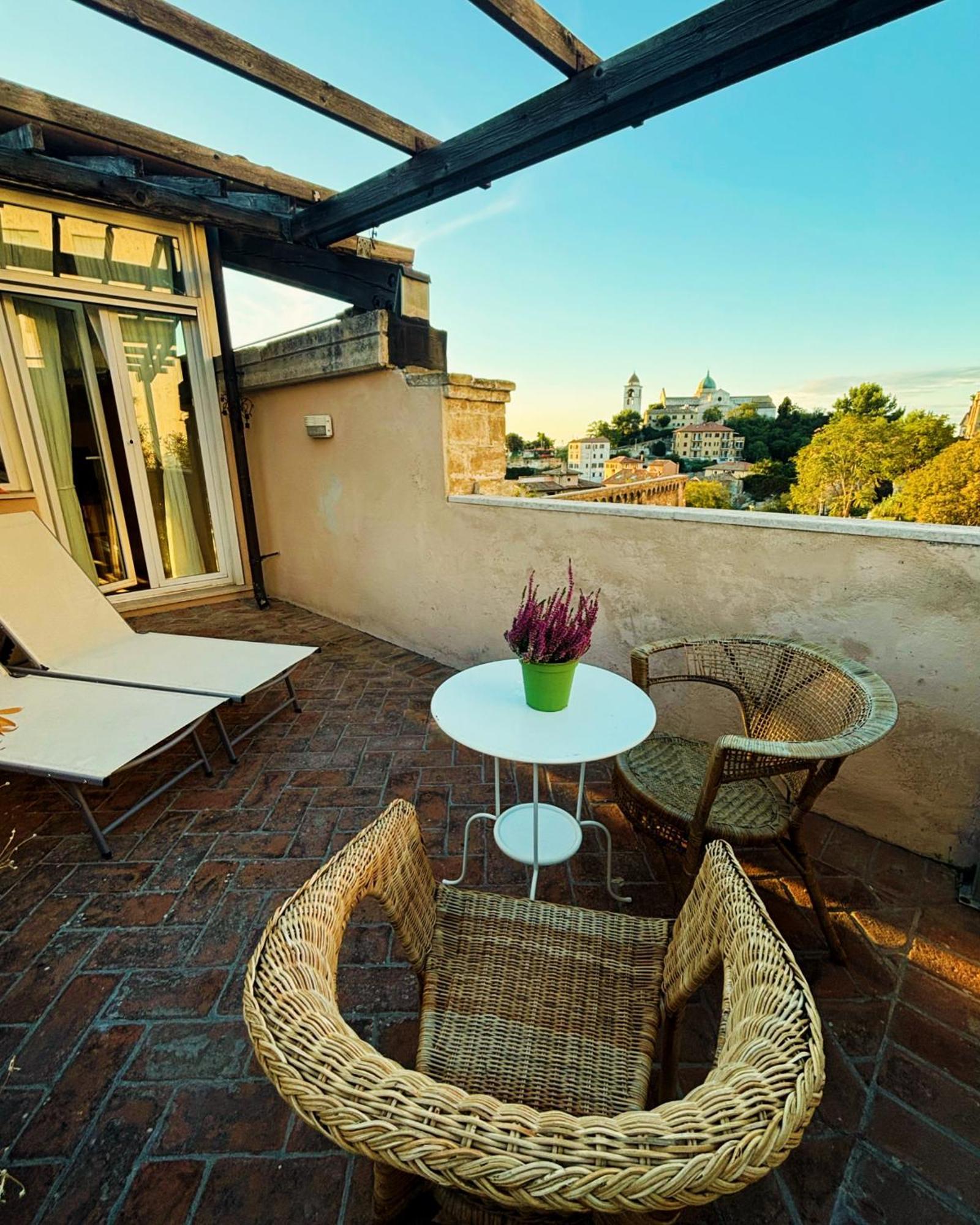 Domus Mirabilis Homestay Ancône Extérieur photo