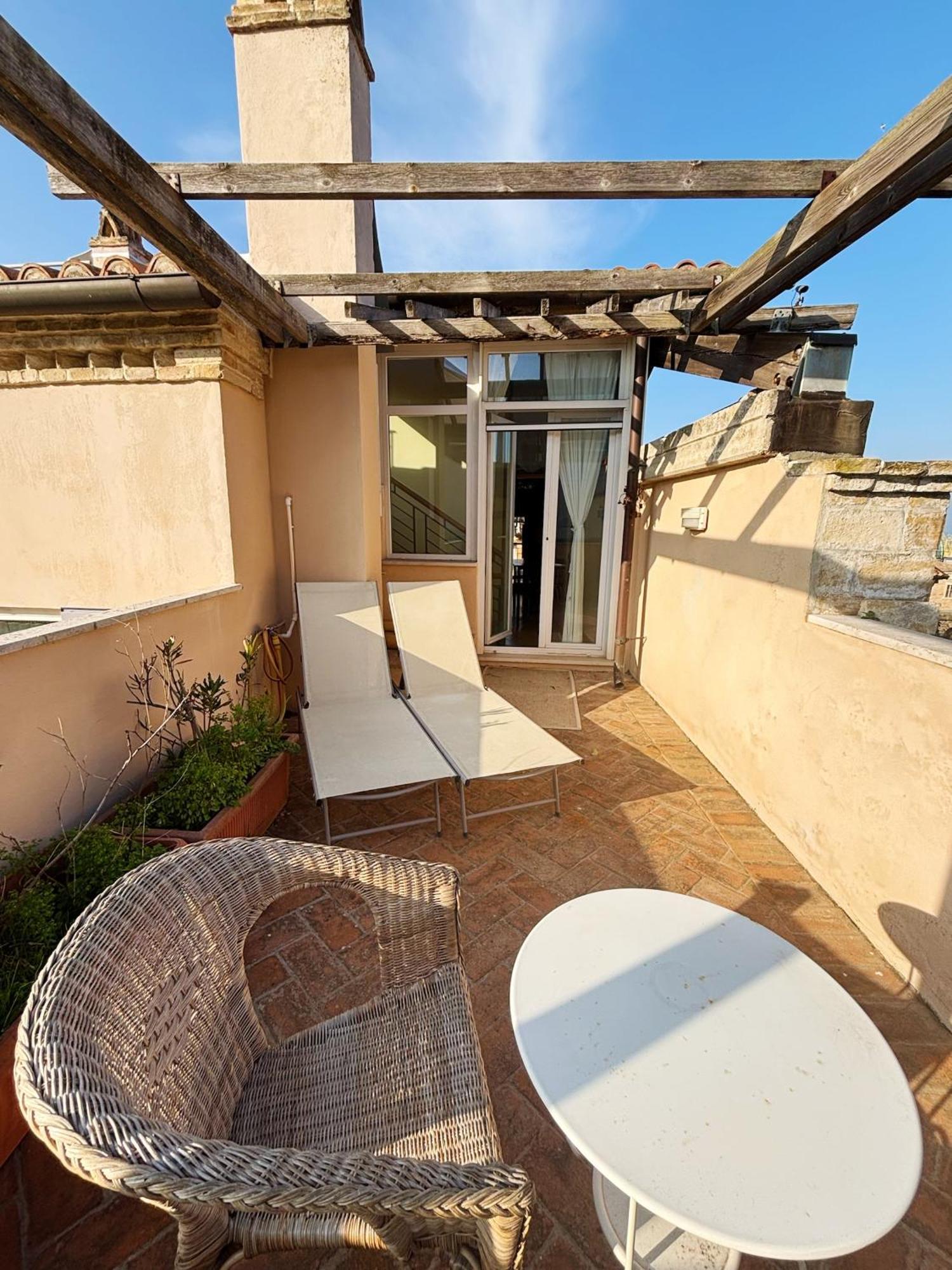 Domus Mirabilis Homestay Ancône Extérieur photo